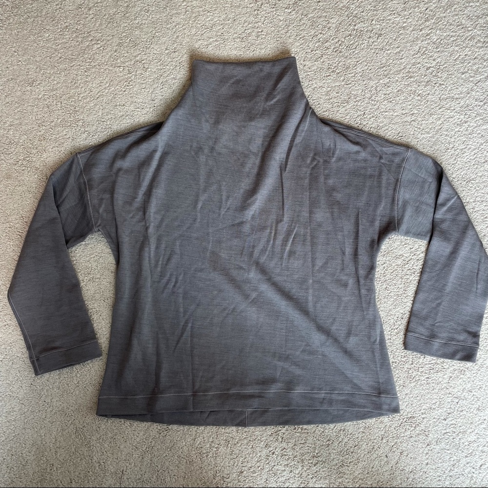Lululemon mock neck sweatshirt